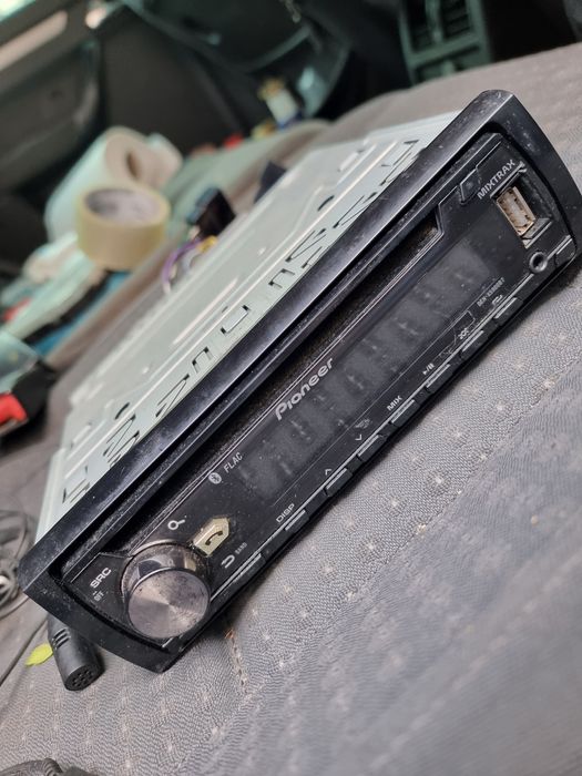 Vând  casetofon  Pioneer   cu CD,RADIO,USB,BLUETOOTH