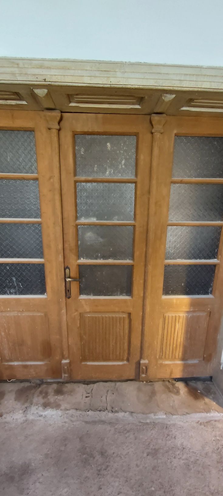 Vand glasvant interior cu 3 uși pt sufragerie