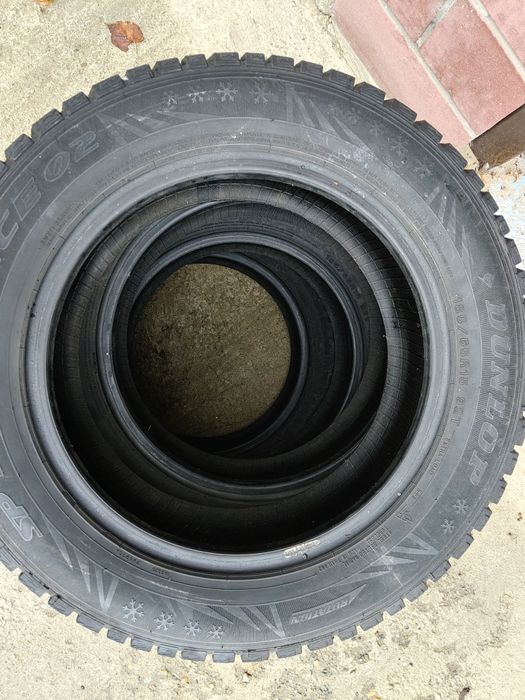 Комплект зимних шин Dunlop