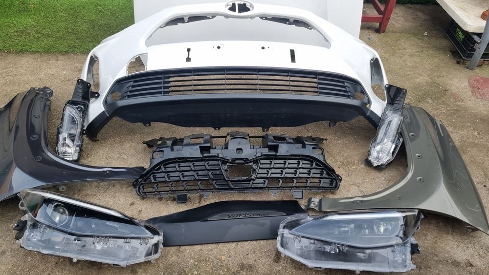 Toyota yaris cross 4x4 avariat