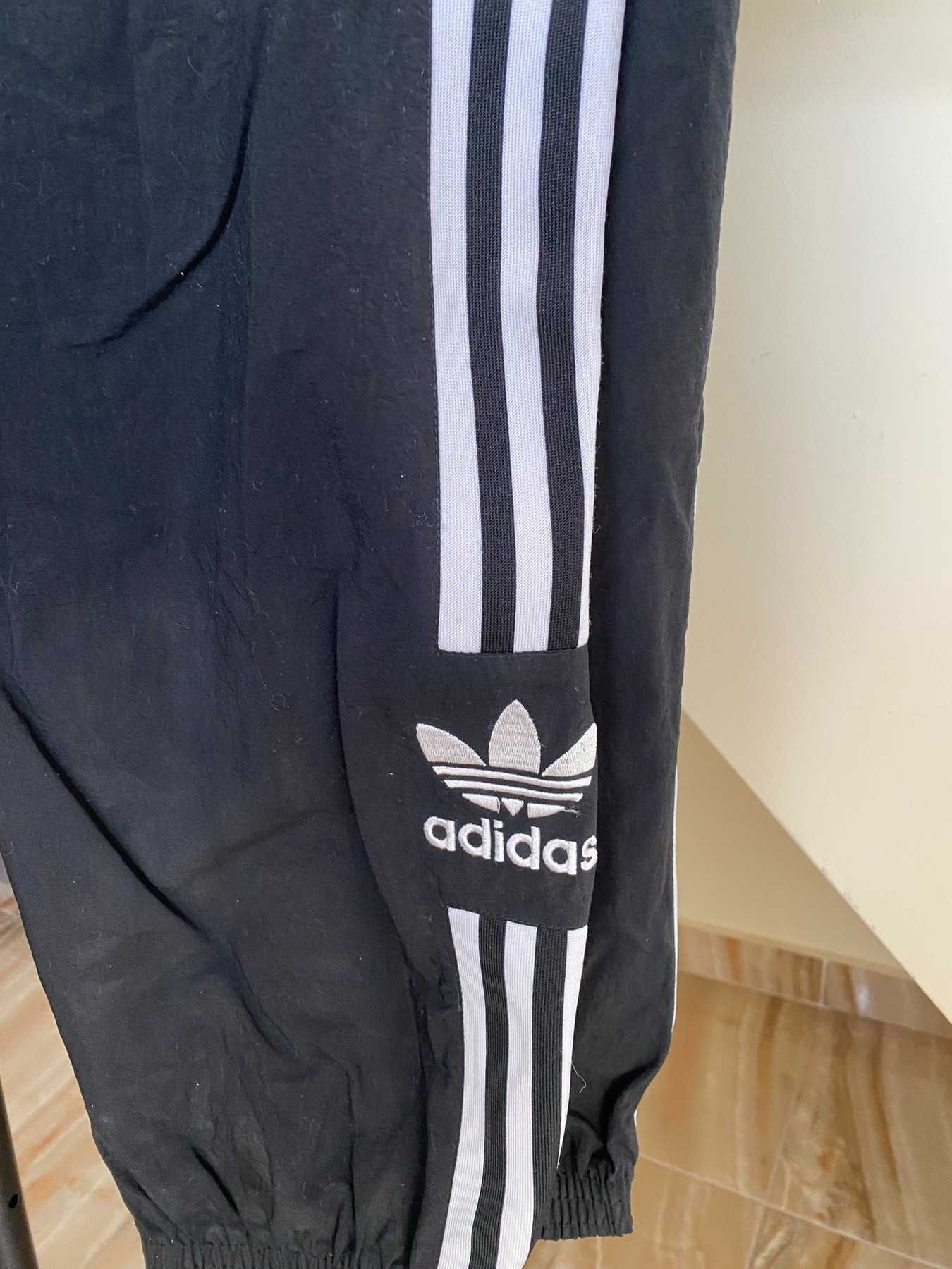 Спортен Екип Adidas Original L размер Без забележки/ Винтидж анцук