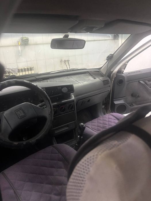 Продам пежо двикател коробка в отличном состоянии ходовая