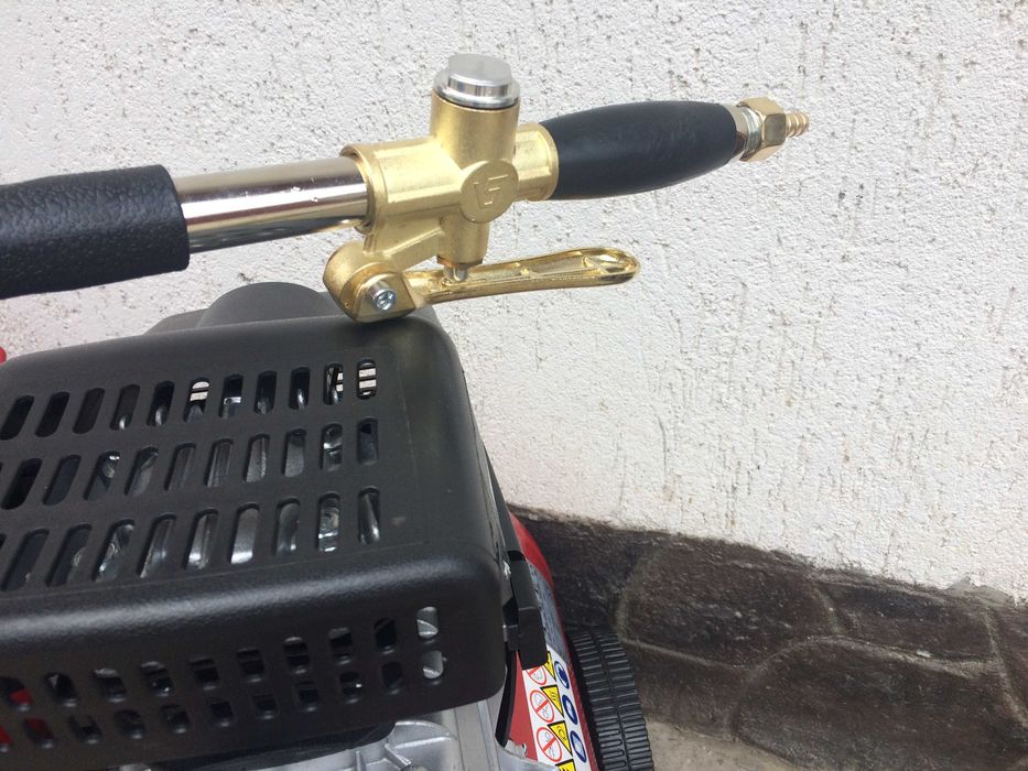 Masina de tencuit PNEUMATICA 60mp / ora cu 2 compresoare NOUA