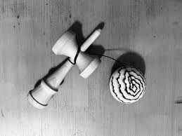 Vând kendama custom