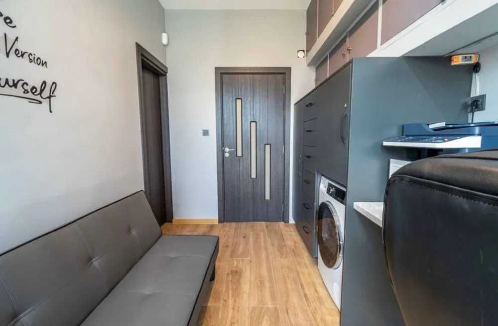 Дава се под наем Тристаен апартамент в София, Център - 88 кв.м за 1500 € - Снимка #2