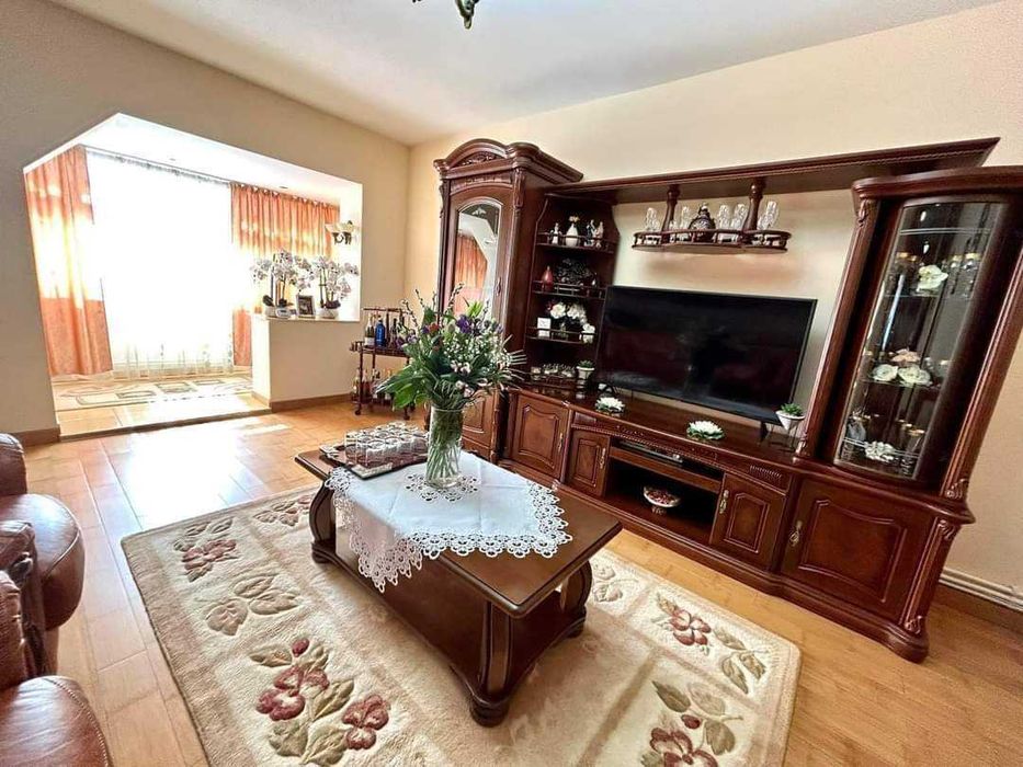 Proprietar Vând apartament 3 camere