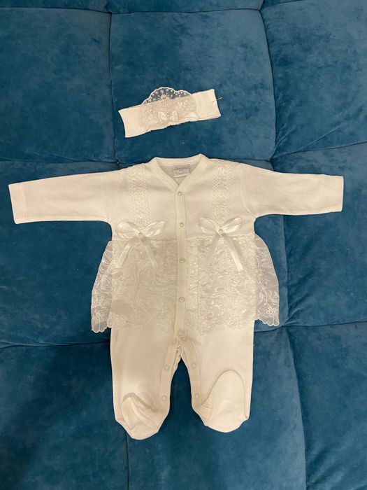 Продам НОВЫЙ костюм на выписку.