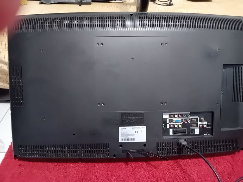 Televizor LCD Samsung 80 cm Se vinde ca defect.Pret 180 lei fix