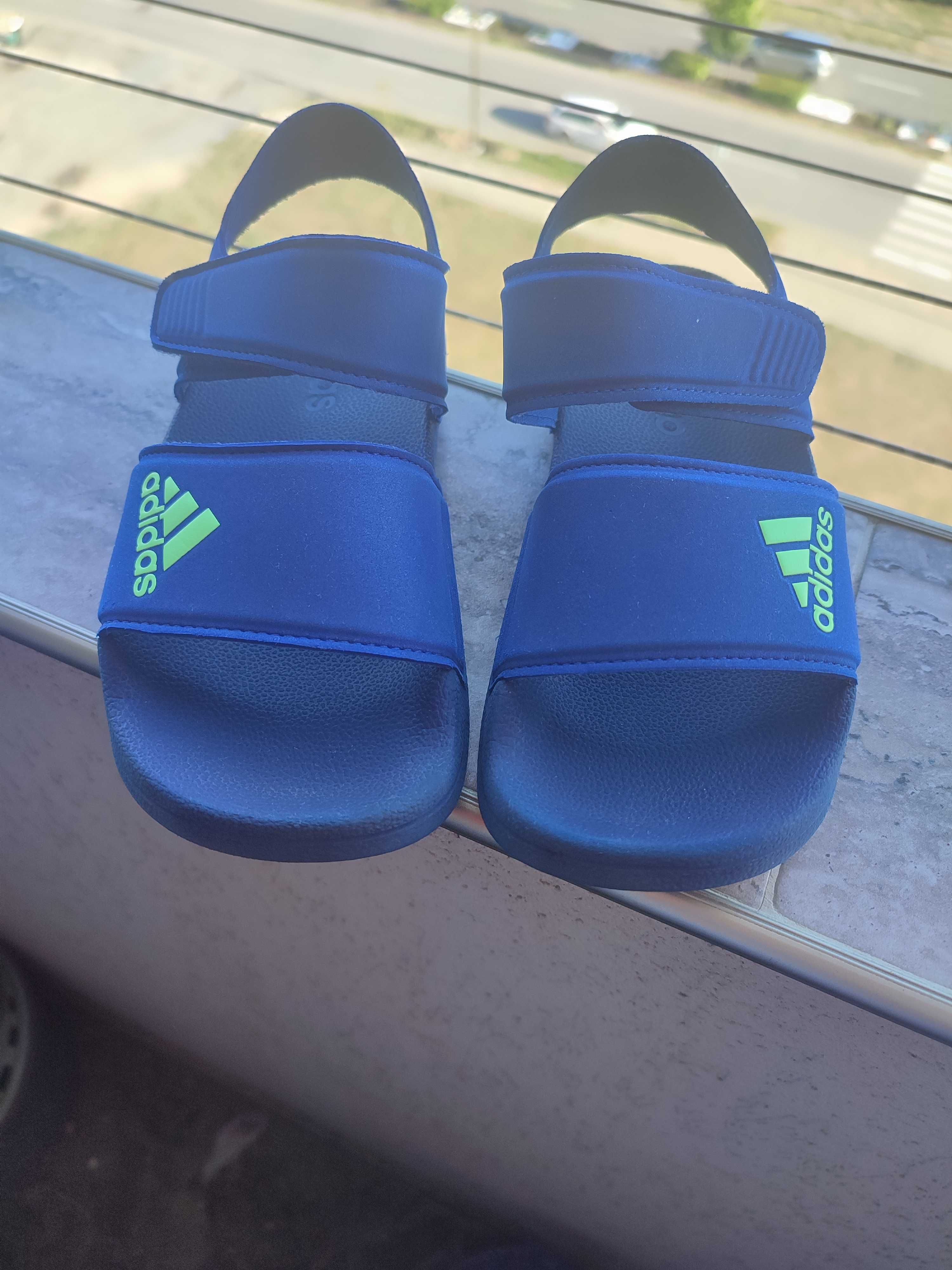 Детски сандали Adidas, номер 32.Без забележки
