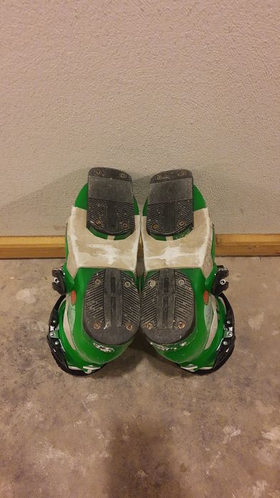 Продавам детски ски обувки Elan