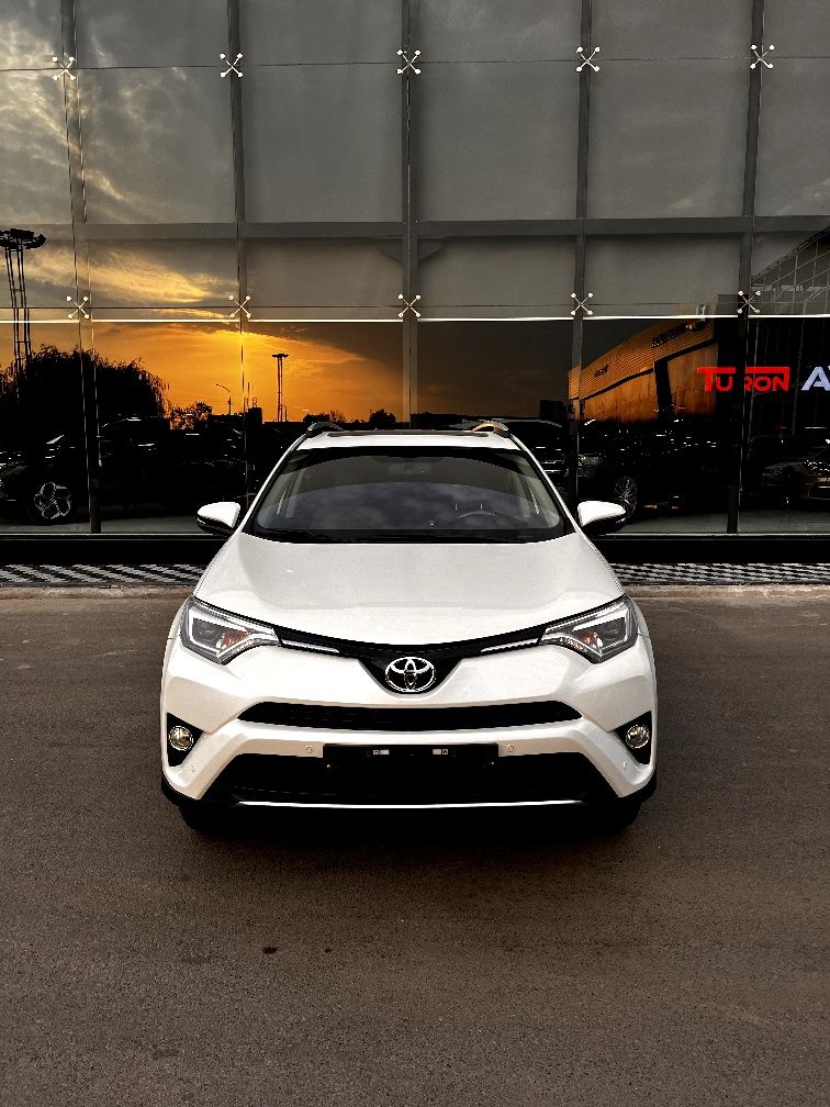 Toyota Raf 4 2016 oq 90,000km