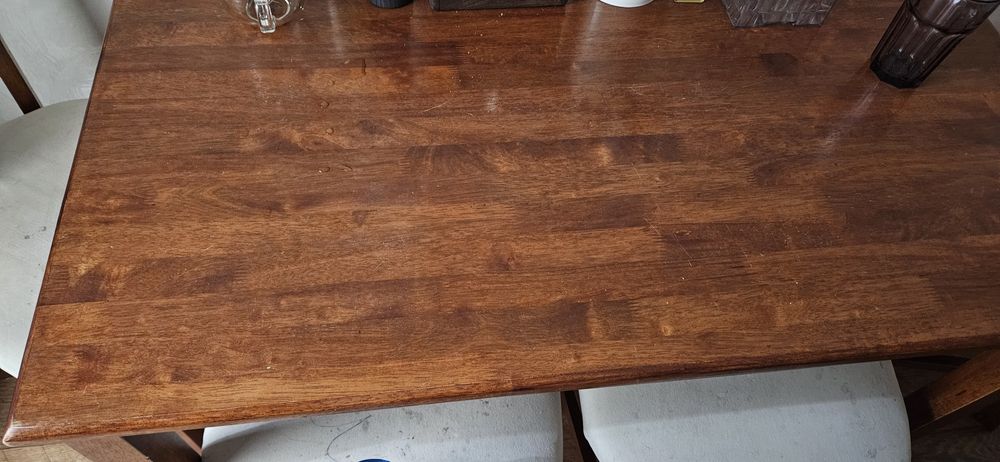 Продам стол и 4 стула комплект