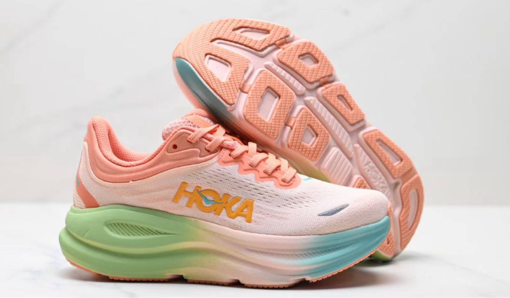 Нови дамски маратонки с кутия Hoka Bondi 9