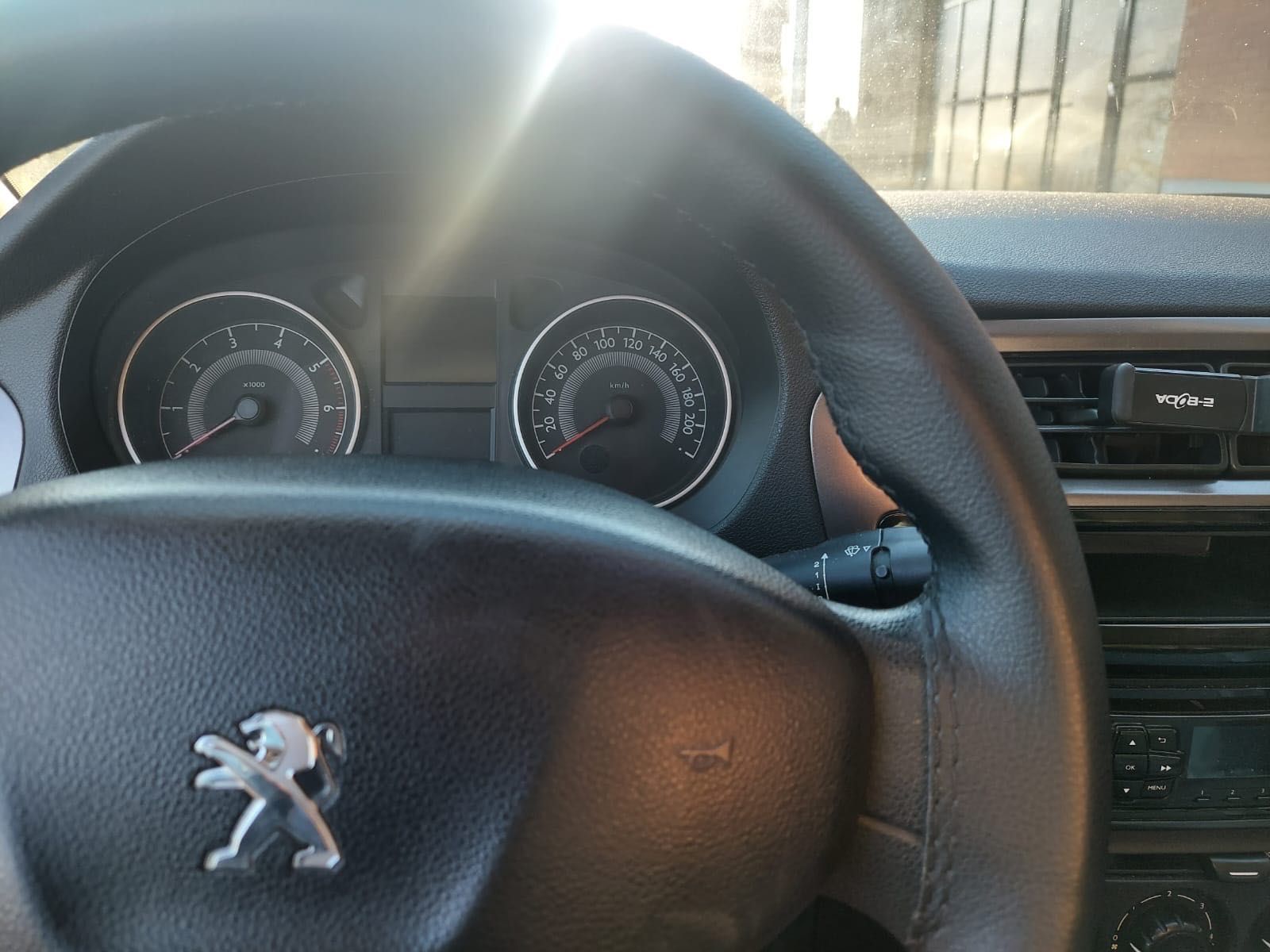 Vând Peugeot 301