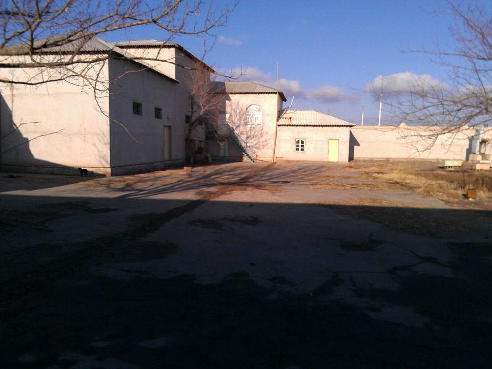 Аеропорт катта йўл усттида НОТУРАР ЖОЙ СОТИЛАДИ