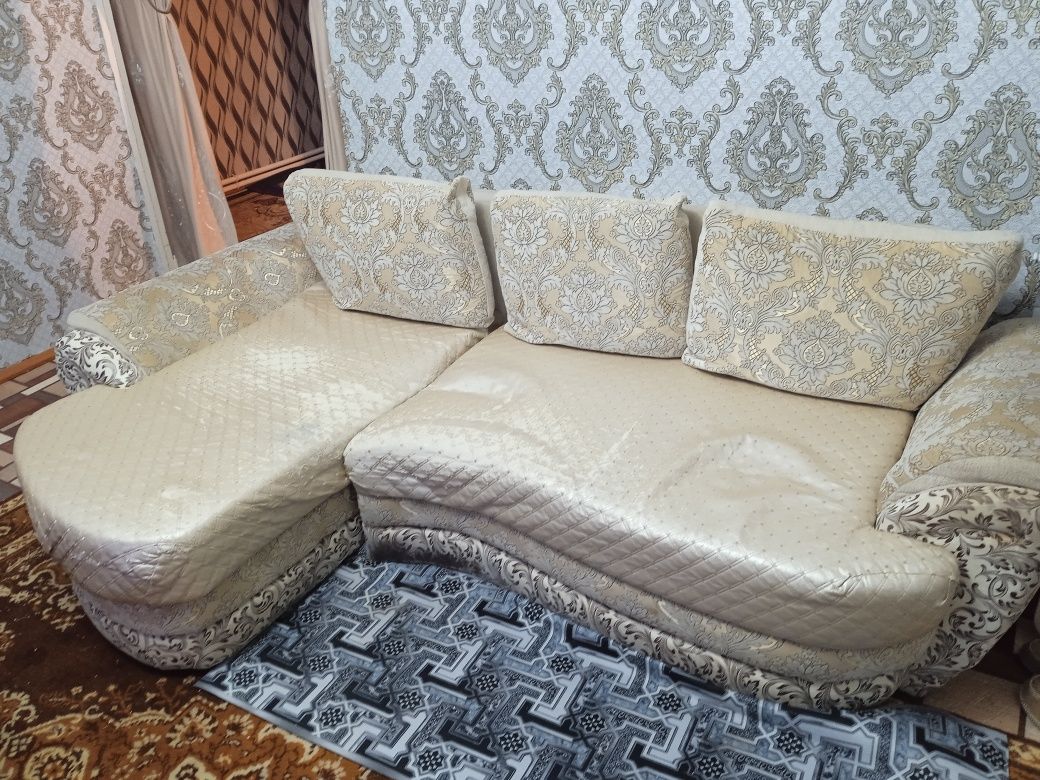Продам диван в отличном состоянии