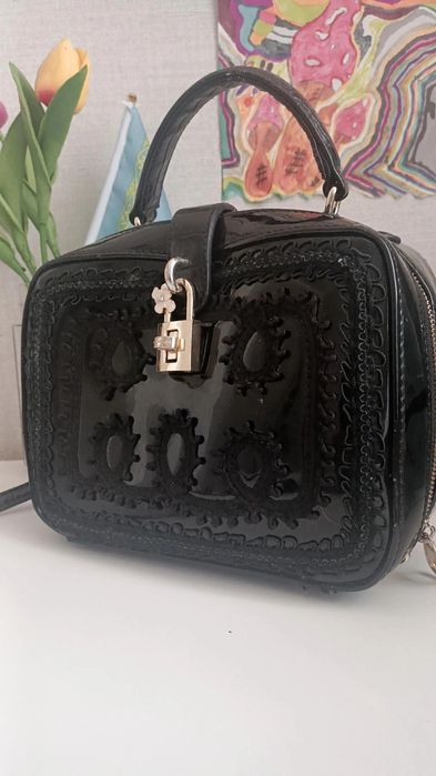 Сумочка лаковая кожа