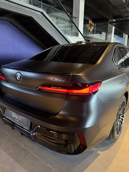 Продам новую BMW i7 xDrive60 M70 с официальной гарантией