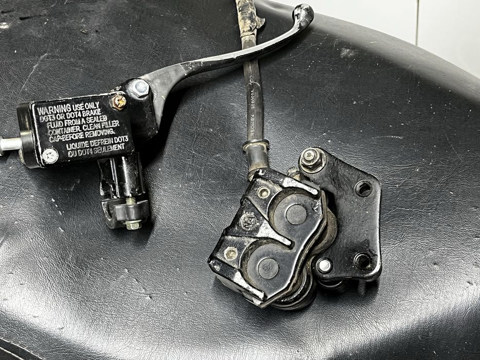 Гидравлический тормоз и пластик от мопеда