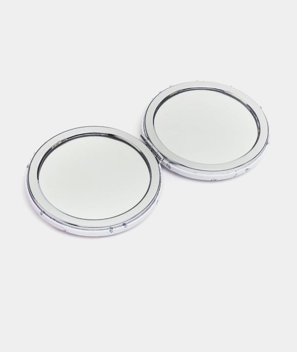 Карманное зеркало - любимый аксессуар любой красавицы!

Благодаря свои