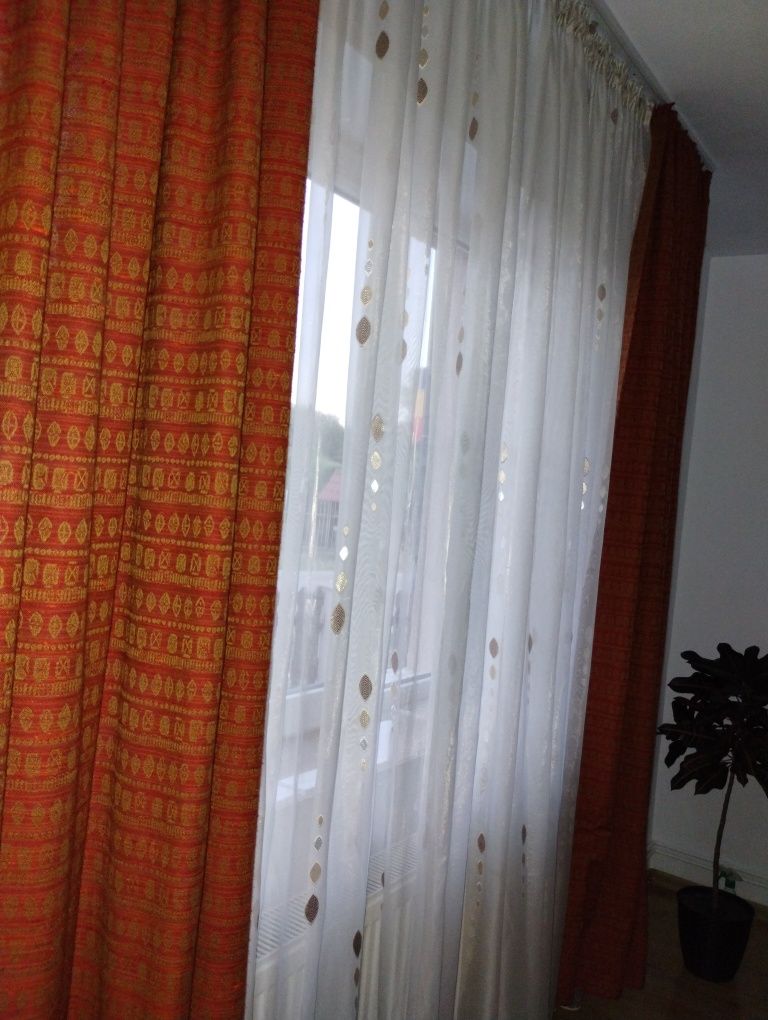 Perdea cu doua draperii