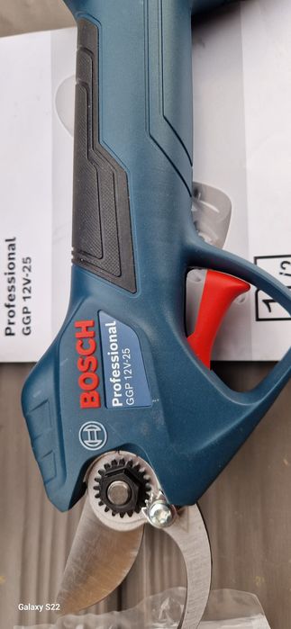 Bosch foarfeca de tăiat crengi pe acumulator