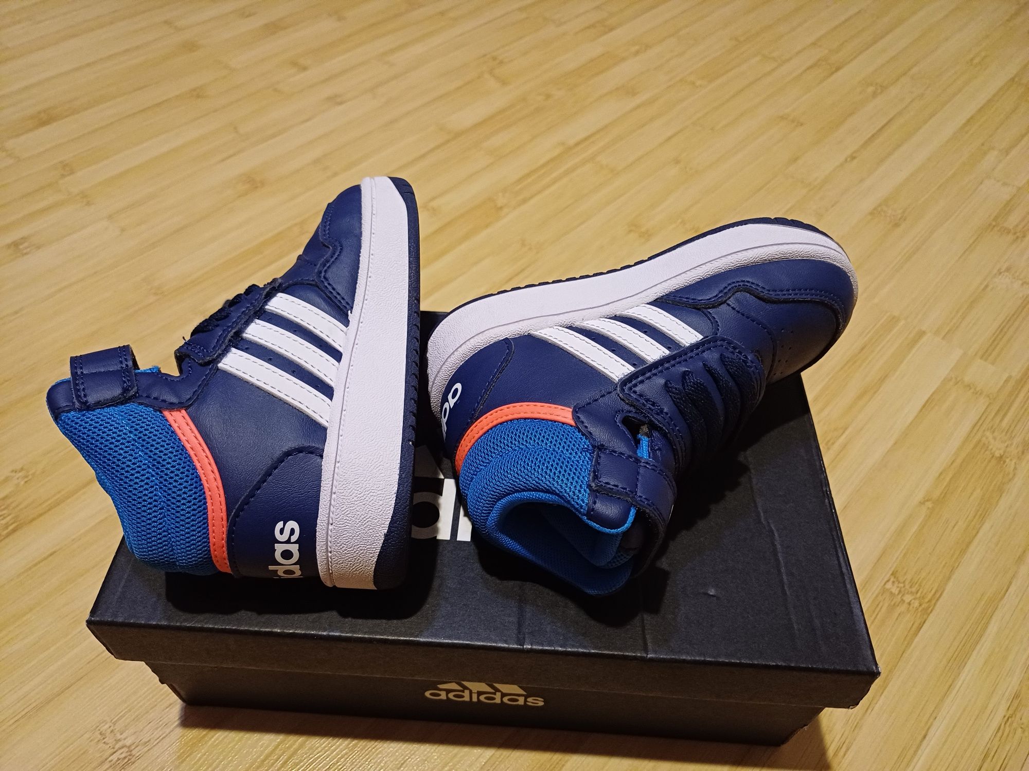 Маратонки Adidas, # 25