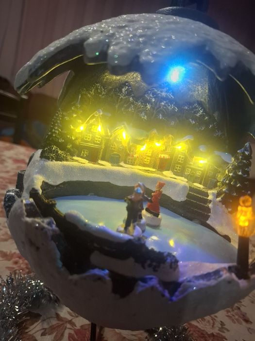 Снежна  музикална топка