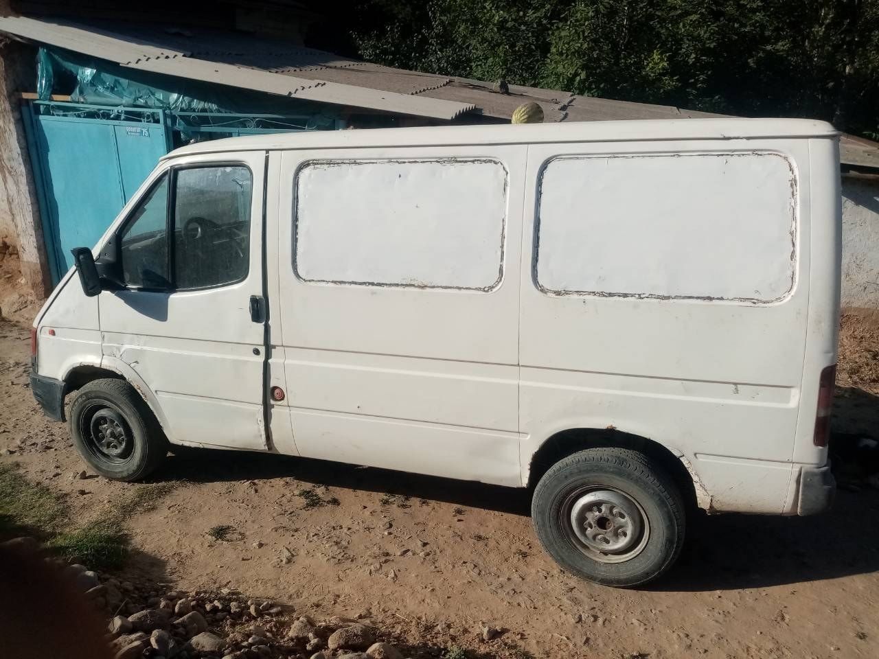 Ford transit sotiladi