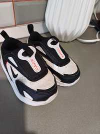 Pantofi Nike marimea 22