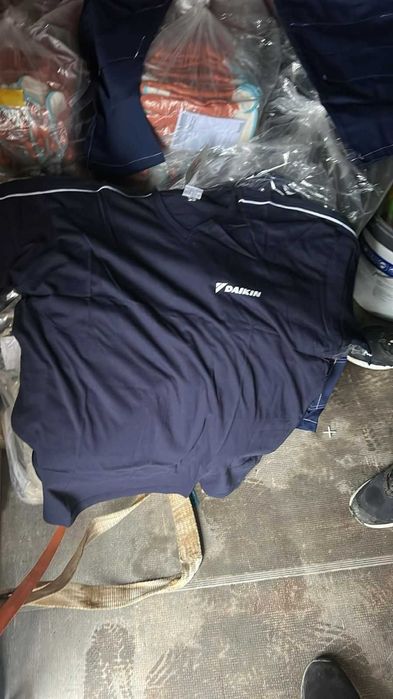 Vand manusi si salopete pentru munca