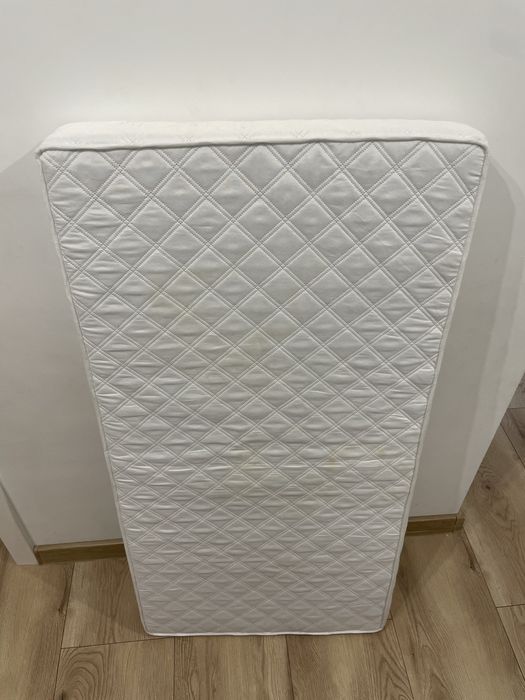Saltea pentru pătuț 120×60 cm, cu strat din fibre de cocos.