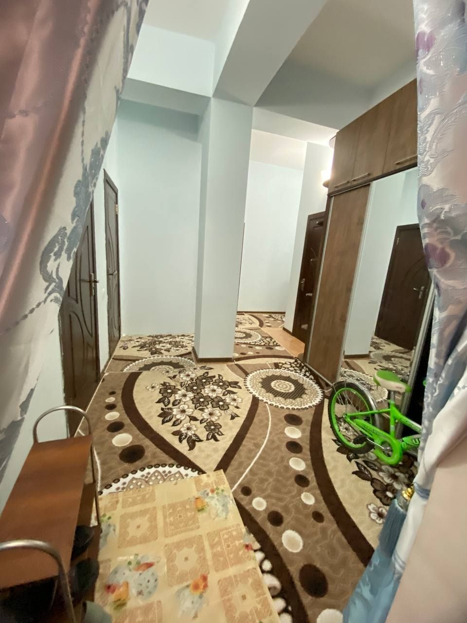Янгийул шахри, Лаззат кучаси, 3/3/5 квартира сотилади.