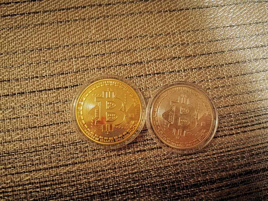 Vând moneda Bitcoin în caseta, de colecție. NOUA.