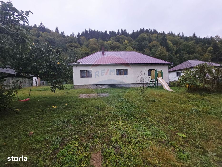 Casă / Vilă cu 4 camere de vânzare Tarcau