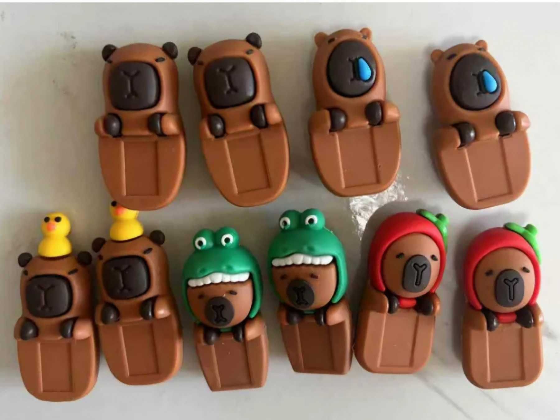2броя Фигурки Капибара за телефон, таблет, Фигурка изненада Capybara