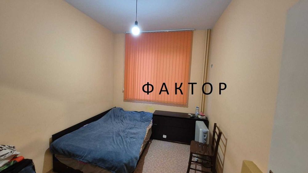 Продава се Тристаен апартамент в Пловдив, Въстанически - 80 кв.м за 1360 €/кв.м - Снимка #2