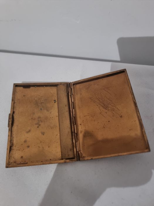 Tabacheră vintage metalică cu hartă gravată – colecție