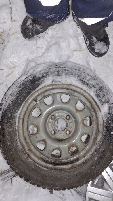 Шины зимние с шипами с диск р14