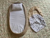 Плетен повивалник с матраче и възглавничка + две чаршафчета