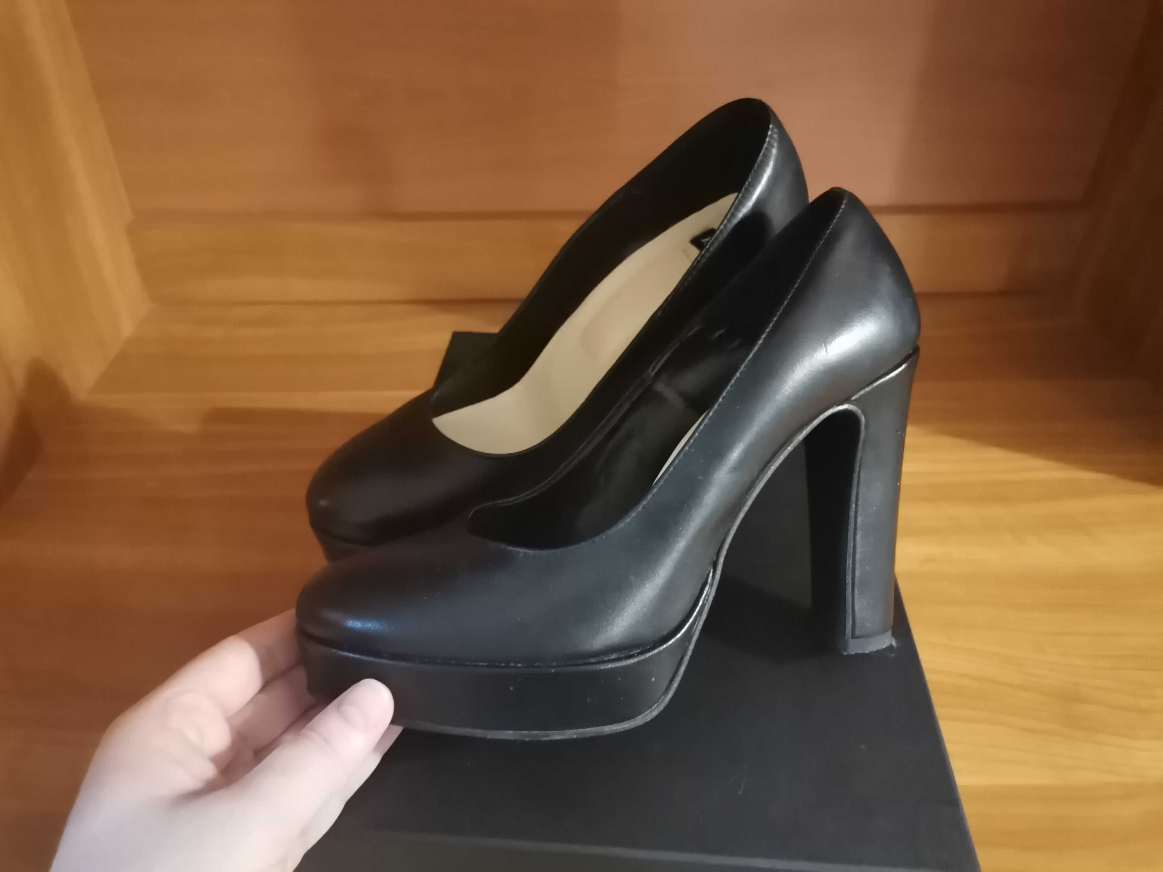 Pantofi de piele Bata