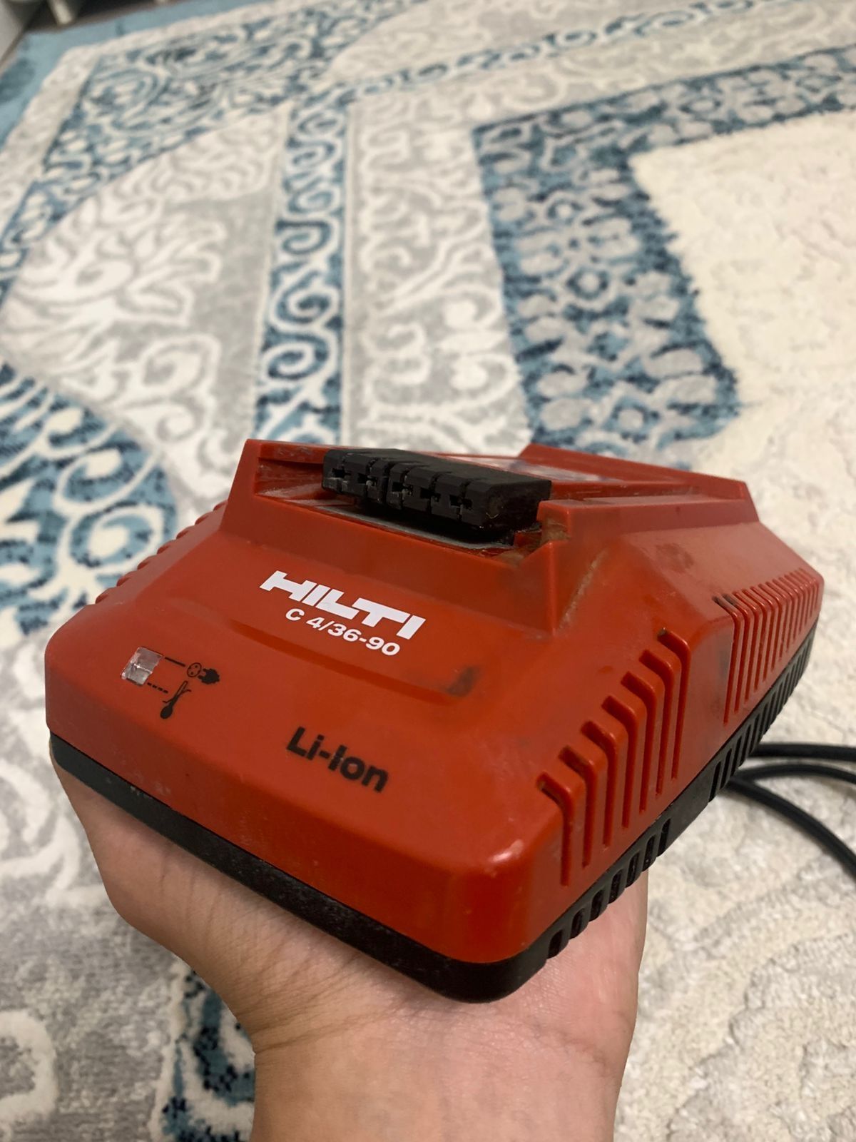 Hilti зарядка C 4-36-90