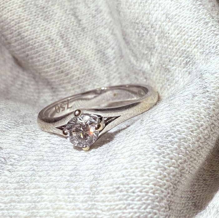 Inel logodna teilor 2,260g, aur alb 18k cu diama 0,260ct ,51 mm,certif