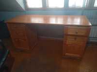 запазено дървено бюро