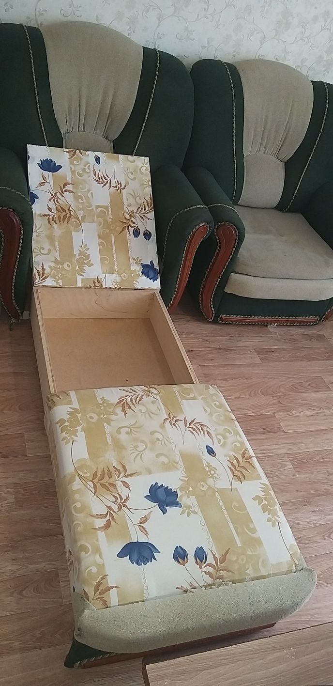 Продам два выдвижных кресла