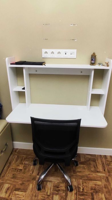 Продам настенный компьютерный стол