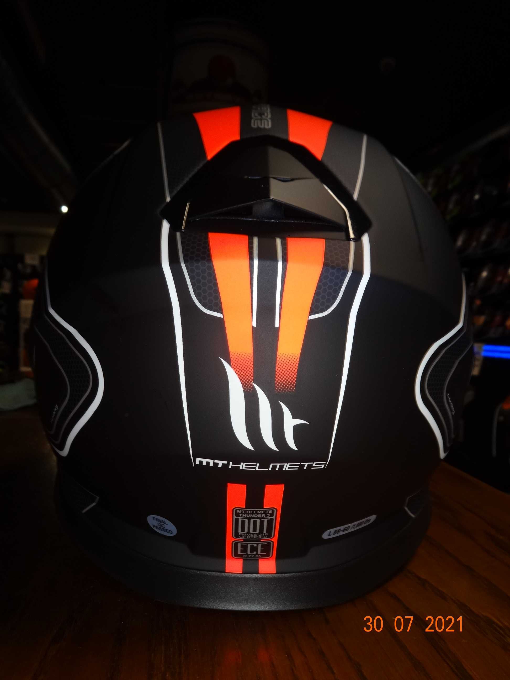 каска MT Helmets Thunder 3 SV пистова мото каска с тъмни очила