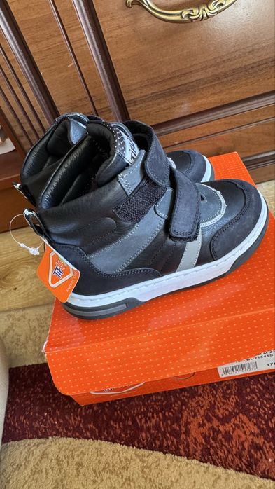 Продам новые ботинки Tiflani