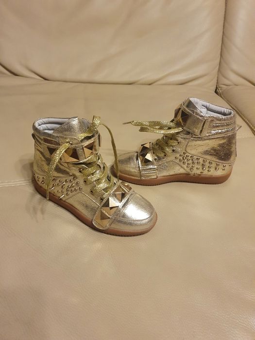 Обувки тип маратонки -високи