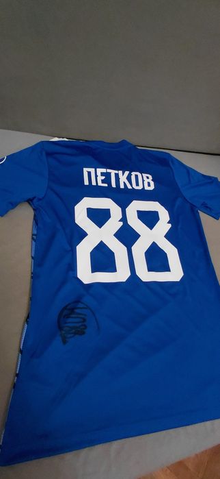 Екип на Левски 2023/24 / С Марин Петков на гърба и автограф